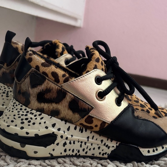 Steve Madden Leopard and Black Women's Sneakers - Picture 6 of 6